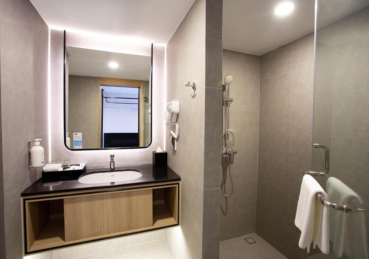 Holiday Inn Express & Suites Bangkok Central Pier By Ihg Extérieur photo