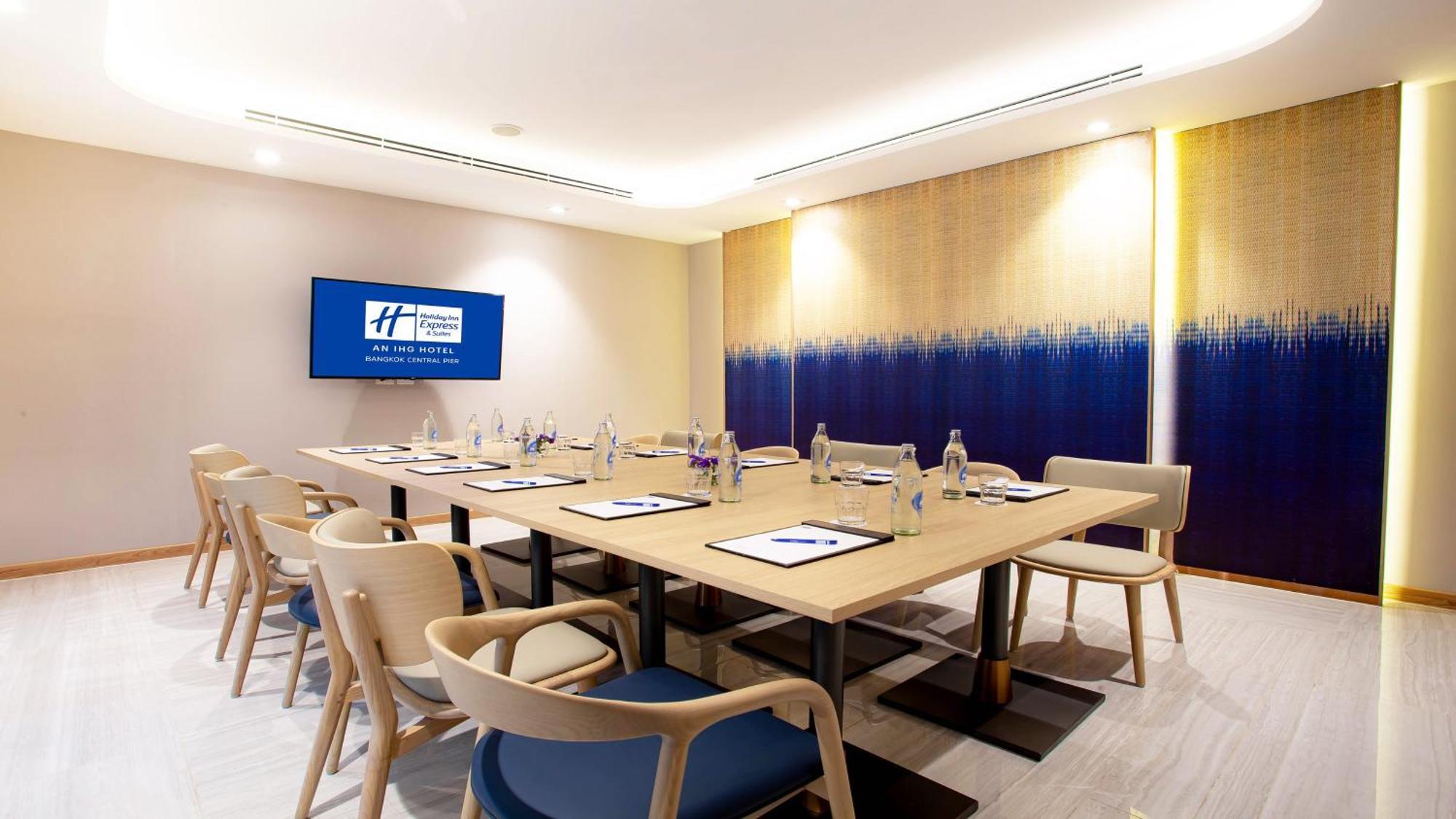 Holiday Inn Express & Suites Bangkok Central Pier By Ihg Extérieur photo