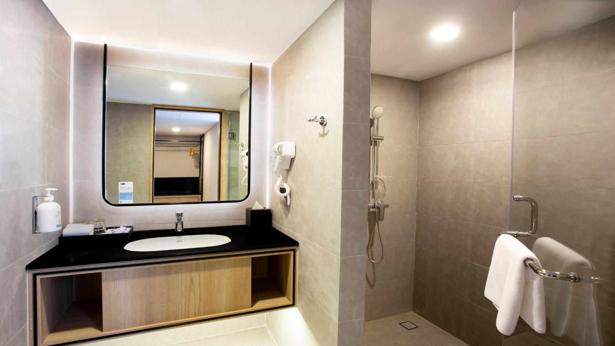 Holiday Inn Express & Suites Bangkok Central Pier By Ihg Extérieur photo