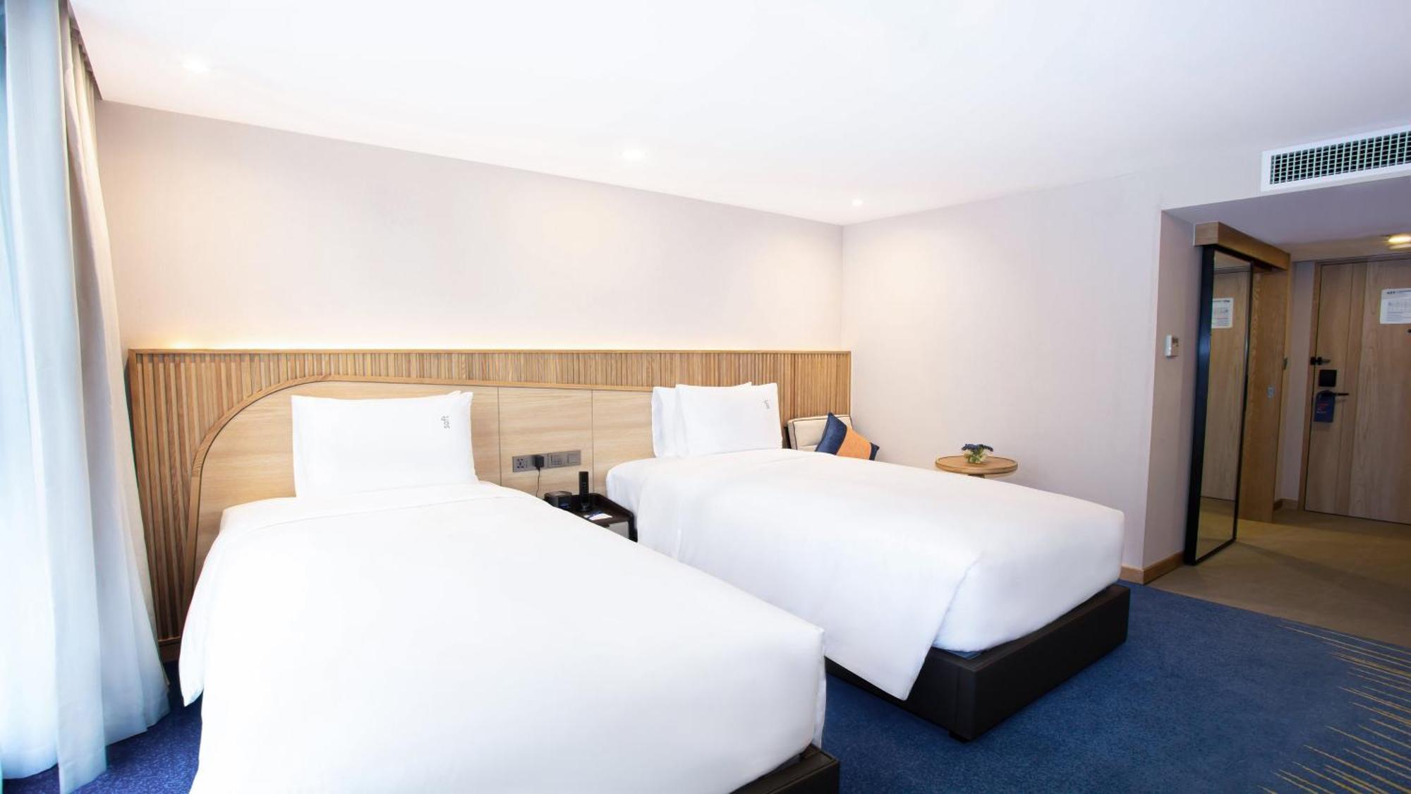 Holiday Inn Express & Suites Bangkok Central Pier By Ihg Extérieur photo