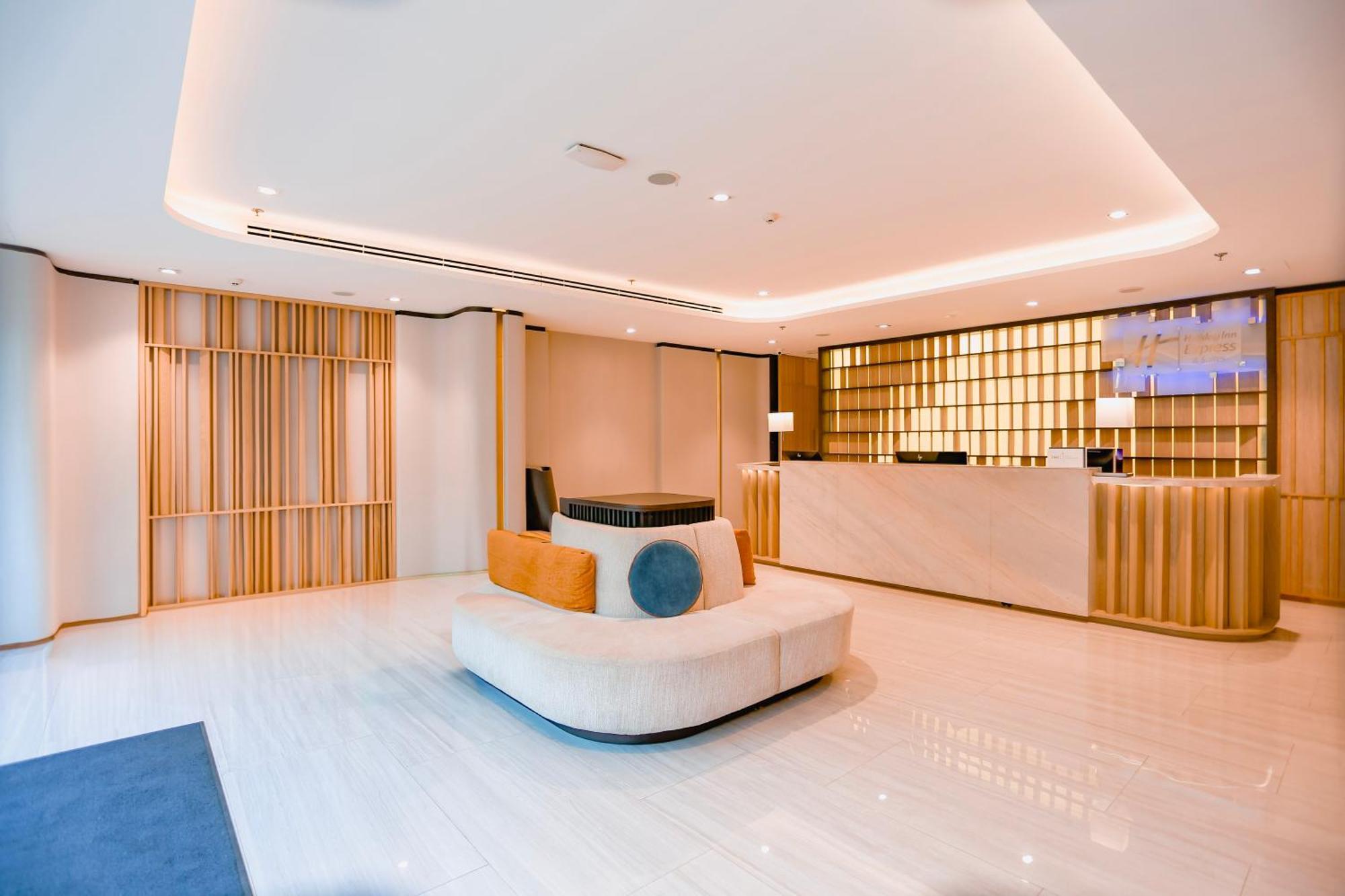 Holiday Inn Express & Suites Bangkok Central Pier By Ihg Extérieur photo